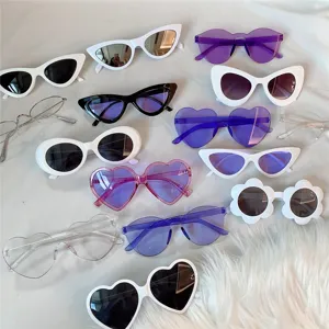 Trendige Vintage Punk Sonnenbrille mit Katzenauge und Herzform, stilvolle Retro Brille für Damen.