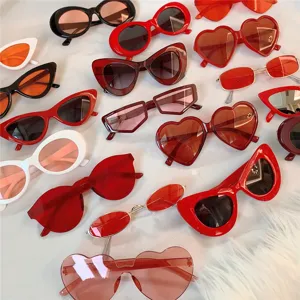 Retro trendige rote Herz und Cat-Eye Sonnenbrillen Set, modische Statement Brille Sommer.