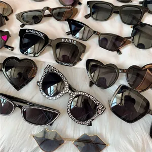 Modische Damen Sonnenbrille Set stilvolle schwarze Katzenauge Herz Sonnenbrillen