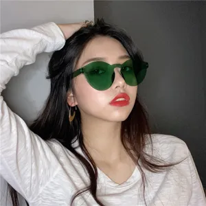 Groene frameloze transparante zonnebril, geelkleurige retro disco brillen voor dames.