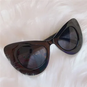 Schwarze Oversized Katzenauge Sonnenbrille für Damen, Retro Mode Sonnenbrille Detailansicht.