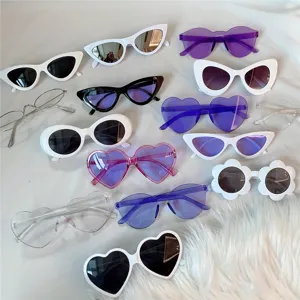 Trendige Vintage Punk Sonnenbrillen in Katzenaugen- und Herzform, stilvolle Streetwear Brille.