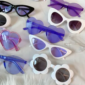 Modische stylische Sonnenbrillen Kollektion mit verschiedenen einzigartigen Formen party