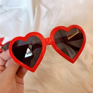 Rote herzförmige Sonnenbrille für Damen, trendige Mode UV-Schutz Brille für den Alltag.