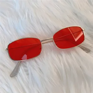Retro schmale Sonnenbrille mit goldnem Metallrahmen und roten Gläsern für Damen und Herren