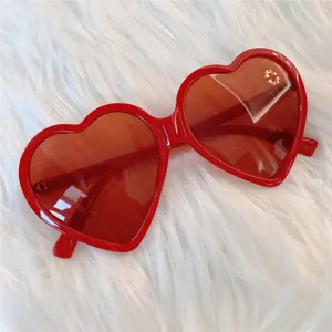 Rote herzförmige Sonnenbrille Mode Retro süße Party Brille UV-Schutz stilvolle Brille