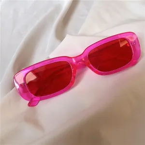 Trendige Retro Y2K pinkfarbene Sonnenbrille mit roten Gläsern für Damen Streetwear Chics