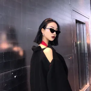 Retro Katzenauge Sonnenbrille für Damen, trendige dreieckige Sonnenbrille mit kleinen Gesicht.