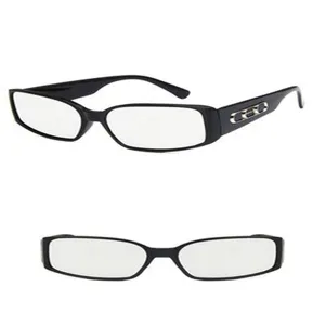 Schwarze Vintage-Brille mit Metalldetail am Bügel, klare Gläser Mode Brillen Accessoire
