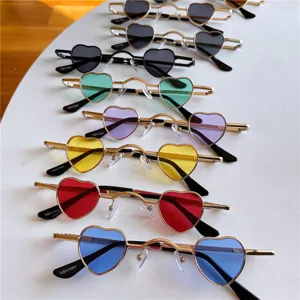 Kleine Herz Sonnenbrille, trendiger Metallrahmen Mode Brille für Damen Streetstyle Party chic