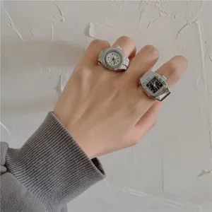 Retro Quarz Uhr Ring fuer Damen Herren vintage metallische Finger Uhr modischer Schmuck Accessoire