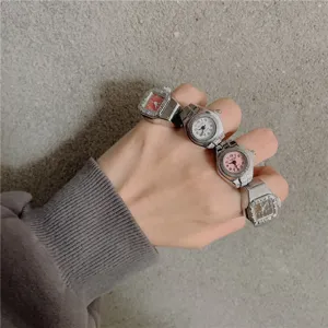 Trendige Vintage Quarzuhr Ringe für Herren, stilvoller Fingerring Schmuck Accessoire.