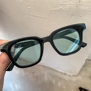 Schwarze Acetat Sonnenbrille mit gruenen Glaesern, modische Retro Quadrat Sonnenbrille fuer Street.