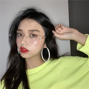 Fashionable Korean style oversized clear frame sunglasses for women street shooting chic