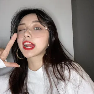 Oversized square clear sunglasses for women, fashion streetwear retro styling eyewear detail view.