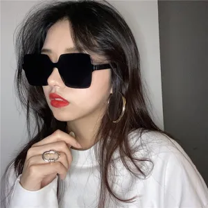 Oversized square sunglasses for women, retro fashion black sun glasses for street style.