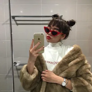 Retro rote Katzenauge Sonnenbrille für Damen, trendige Hip-Hop Fashion UV Schutz Brille.