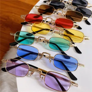 Vintage kleine quadratische Sonnenbrille Damen Herren, bunte Gläser Metallgestell für Streetstyle.