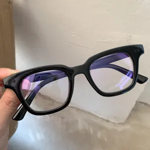 Klassische dicke schwarze Brillenfassungen fuer Damen und Herren, trendiges klares Design.
