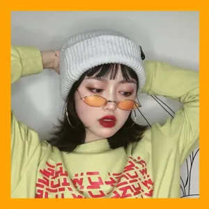 Occhiali da sole ovali vintage alla moda per uomo e donna, stile streetwear hip-hop.