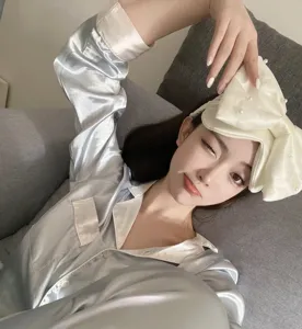Seiden-Satin-Pyjamaset mit Perlen-Schleifen-Schlafmaske für Damen bequeme Nachtwäsche Loun.