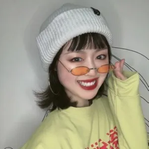 Occhiali da sole ovali di tendenza alla moda per uomo e donna in stile hip-hop retro.