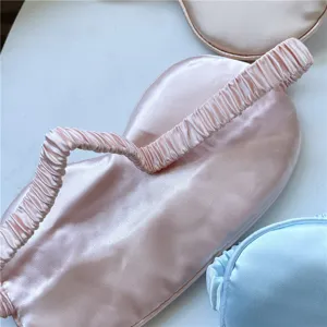 Comfortabel imitatie zijden slaapmasker met elastische band voor zachte nachtrust.