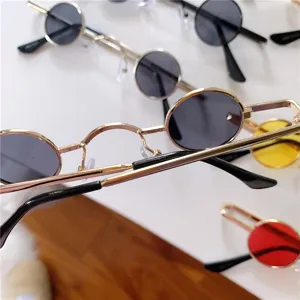 Retro runde Metallsonnenbrille mit ultra-kleinen Gestellen, Vintage-Sonnenbrille für Damen.