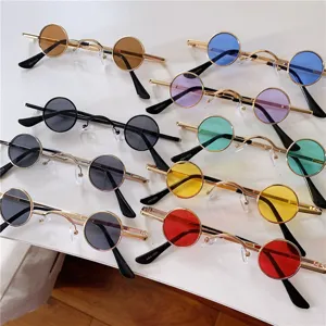 Vintage ultra-kleine runde Sonnenbrille fuer Damen und Herren, retro Metallrahmen Hip Hop Brille.