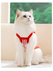 Ademende rood-witte ruitjes huisdier strappy kleding, een perfect detail voor schattige katten.