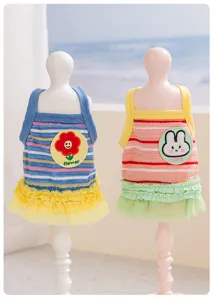 Grazioso vestito a righe per animali con toppe di coniglio e fiore per cani e gatti piccoli estate.