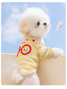 Ademend gestreept huisdier t-shirt voor kleine honden en katten, schattige kleding.