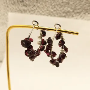 Boucles d'oreilles créoles faites main en fil de pierre de grenat naturel pour femmes