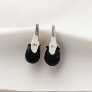 Élégantes boucles d'oreilles pendantes en pierre noire argent style bohème pour femmes.
