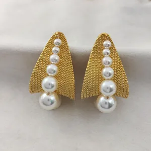 Boucles d'oreilles pendantes perles triangulaires texturées or vintage mode bijoux femmes