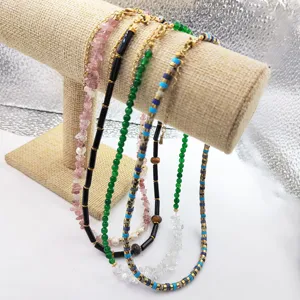 Colliers de perles multicouches tendance avec aventurine verte et perles pour l'été.