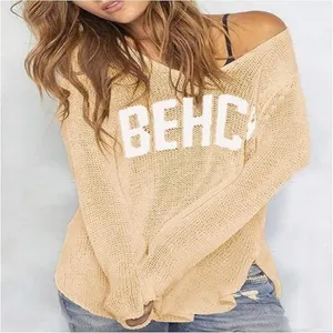 Vue détaillée du pull en tricot casual à manches longues et col V pour femme stylé.