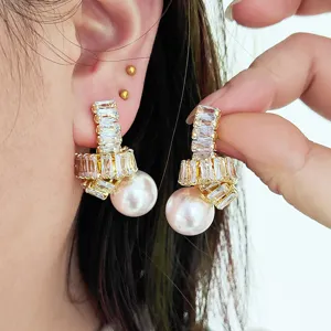 Boucles d'Oreilles Clous Français Luxe Léger Nœud Strass Perle Artificielle Pour Femmes Élégantes Plaquées Or Argent Design de Nœud Bijoux de Fête