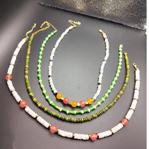 Ensemble de collier de clavicule court en coquillage de perles de pierre naturelle