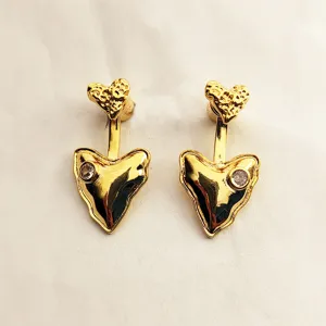 Boucles d'oreilles cœur en métal doré avec cristal, bijoux tendance géométriques chic.