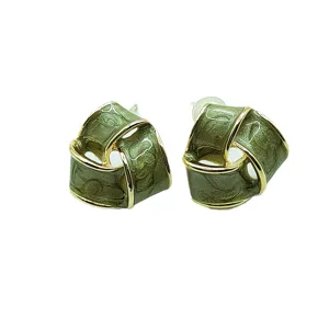 Boucles d'oreilles géométriques triangulaires émaillées chic, bijoux tendance dorés.