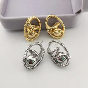 Boucles d'oreilles ovales ressort vintage, bijoux tendance audacieux, design géométrique.