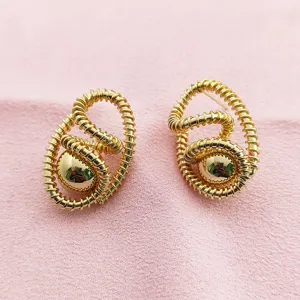 Boucles d'oreilles clous géométriques dorées vintage style minimaliste chic détail