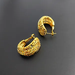 Boucles d'oreilles créoles en métal creux doré design unique luxe léger bijoux femme