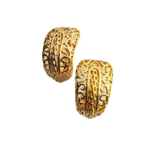 Boucles d'oreilles creuses en métal doré au design unique, bijoux de mode chic et luxueux.