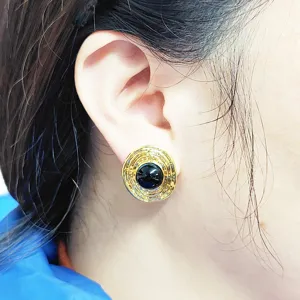 Boucles d'oreilles dorées onyx noir style vintage français minimaliste femme principale