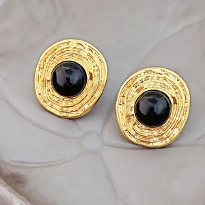 Boucles d'oreilles minimalistes style rétro français en agate noire et or texturé pour femme