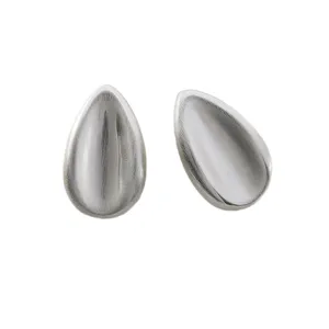 Boucles d'oreilles clous en métal brossé géométrique design minimaliste moderne élégant