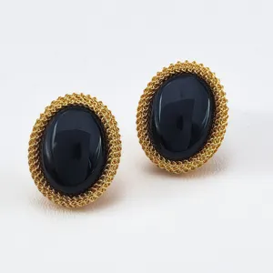 Boucles d'oreilles tissées plaqué or pierre noire vintage détail gros plan rétro.
