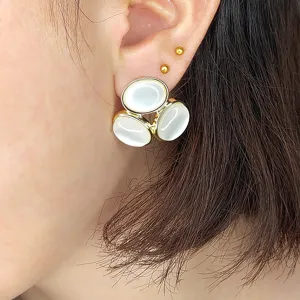 Boucles d'oreilles rétro en pierre d'œil de chat, bijoux élégants pour femme vue principale.